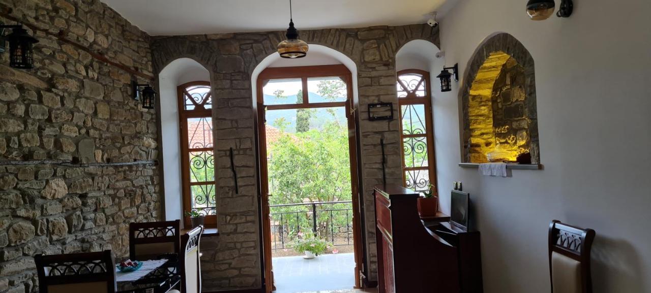 Garden Guest House Permet Luaran gambar