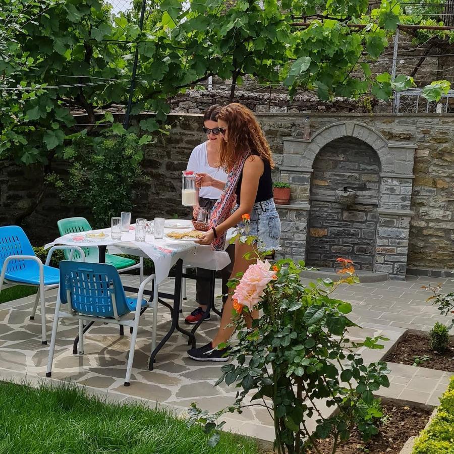 Garden Guest House Permet Luaran gambar