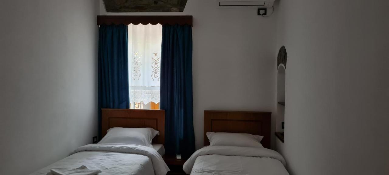 Garden Guest House Permet Luaran gambar