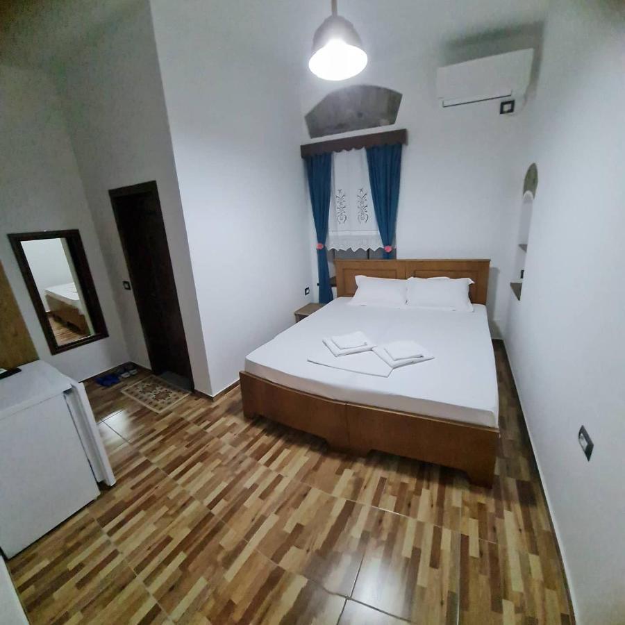 Garden Guest House Permet Luaran gambar
