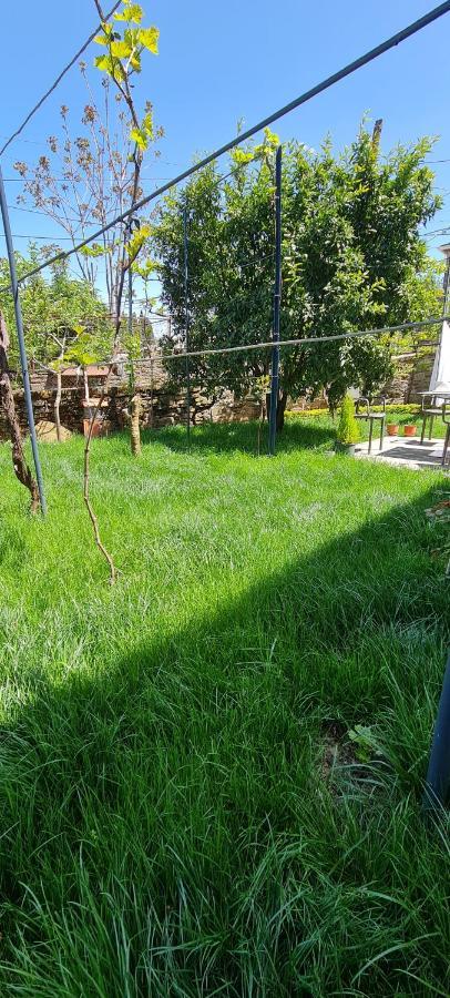 Garden Guest House Permet Luaran gambar