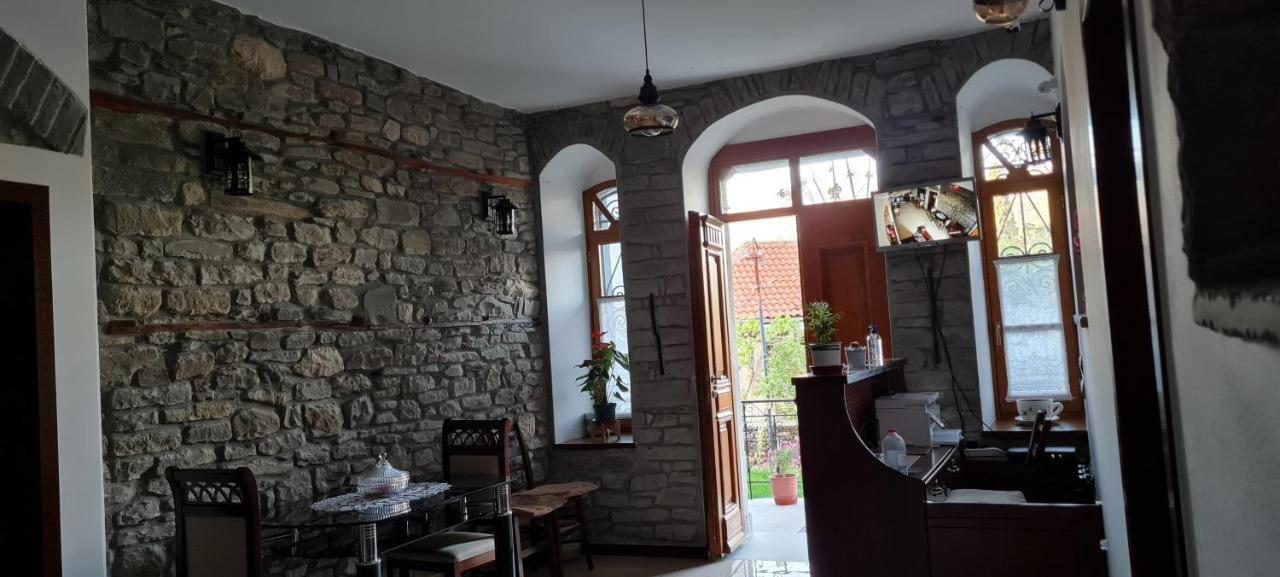 Garden Guest House Permet Luaran gambar
