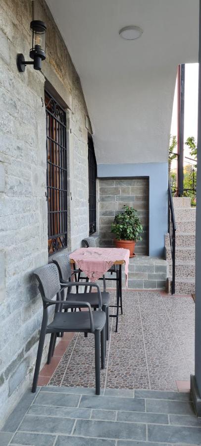Garden Guest House Permet Luaran gambar