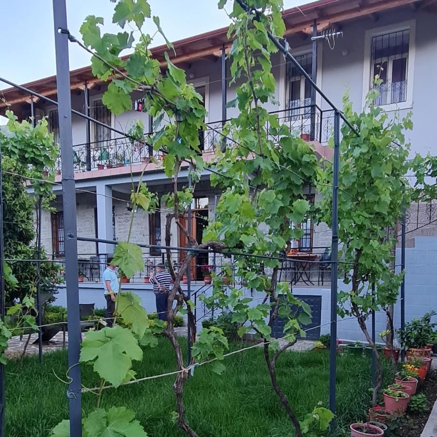 Garden Guest House Permet Luaran gambar