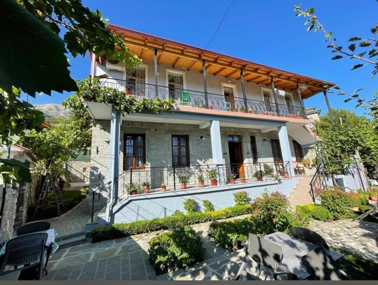 Garden Guest House Permet Luaran gambar